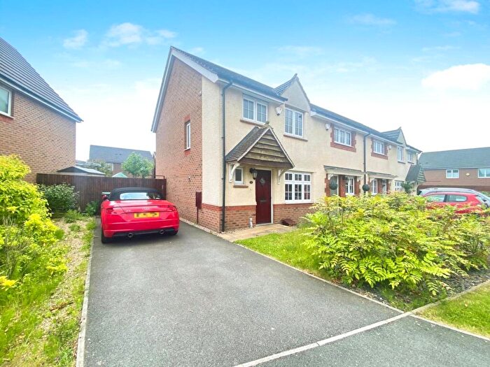 3 Bedroom End Of Terrace House To Rent In Carra Close, Nuneaton, Warwickshire, CV10