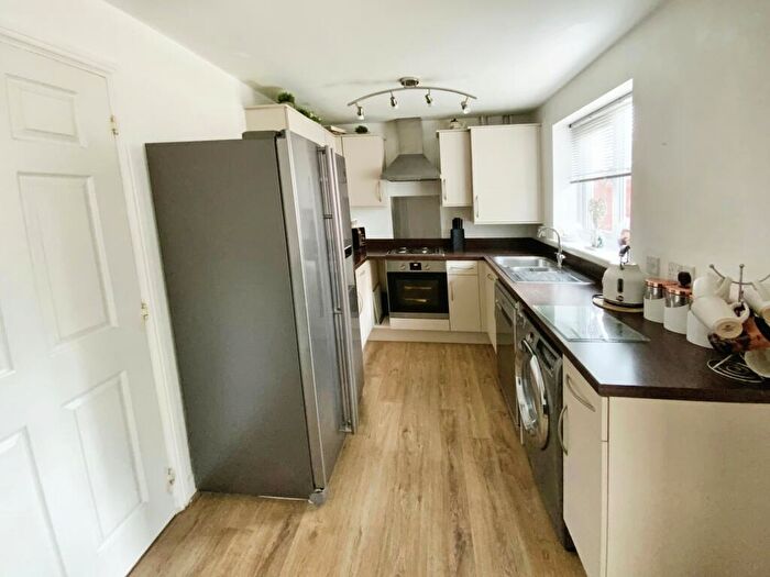 3 Bedroom Detached House For Sale In Hyde Park Road, Kingswood, Hull, HU7