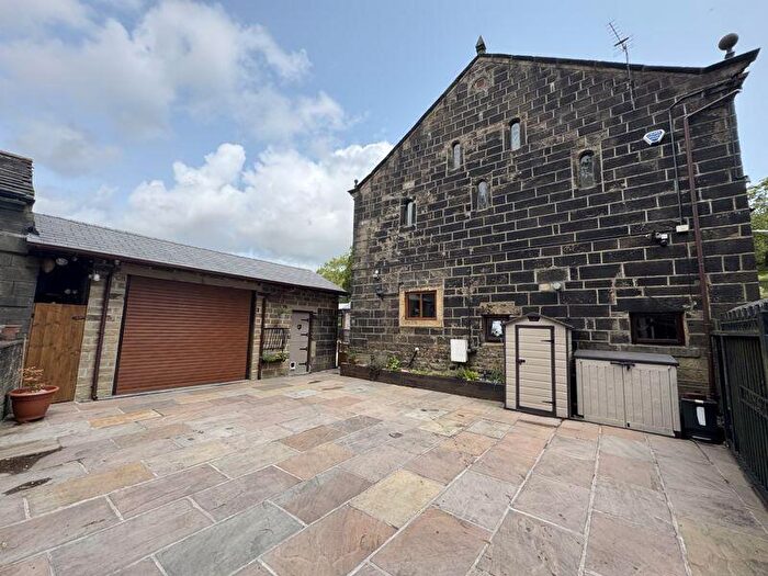 6 Bedroom Property For Sale In Jumples Barn, Halifax, HX2