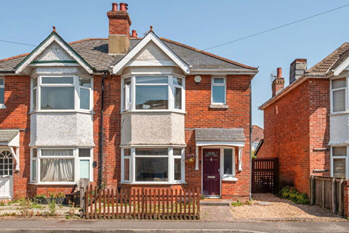 3 Bedroom Semi-Detached House For Sale In Canada Road, Southampton, SO19