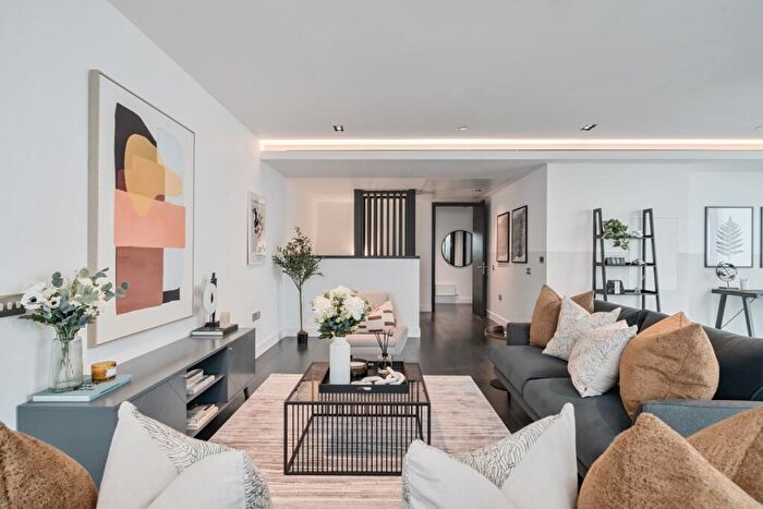 3 Bedroom Penthouse To Rent In Amory Tower, Marsh Wall, E14