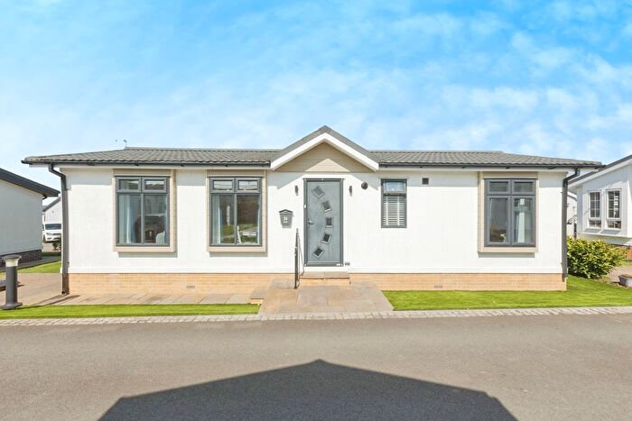 2 Bedroom Bungalow For Sale In Kingsdown Meadow Residential Park, Sevenoaks, Kent, TN15