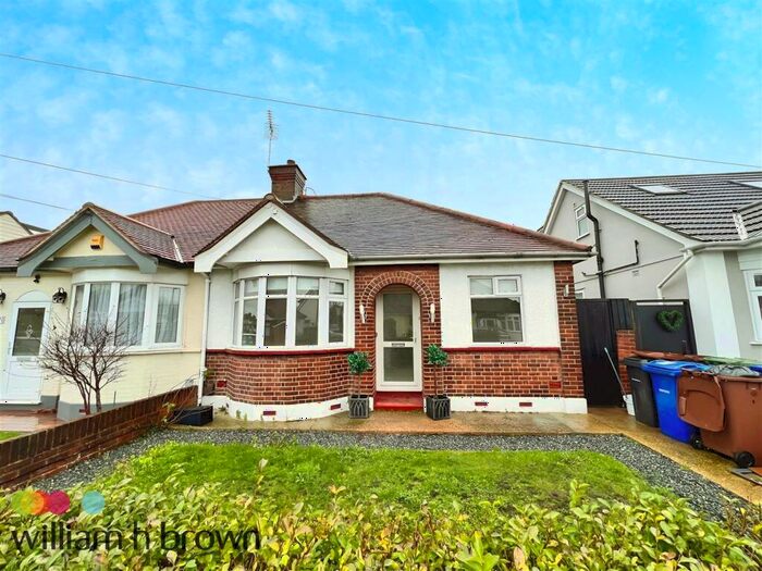2 Bedroom Bungalow To Rent In Gordon Road, Grays, Essex, RM16
