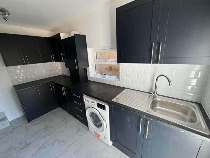 2 Bedroom Terraced House To Rent In Roman Road, E6