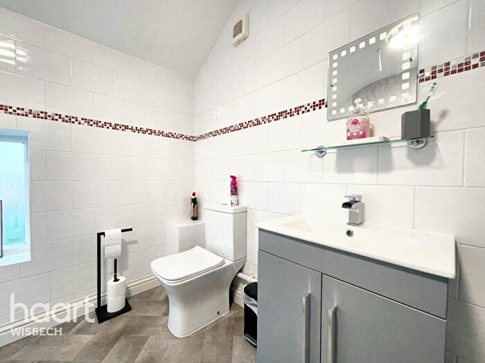 2 Bedroom Semi-Detached House For Sale In Leverington Common, Leverington, PE13