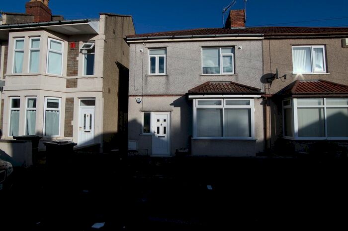 4 Bedroom Semi-Detached House To Rent In Toronto Road, Horfield, Bristol BS7