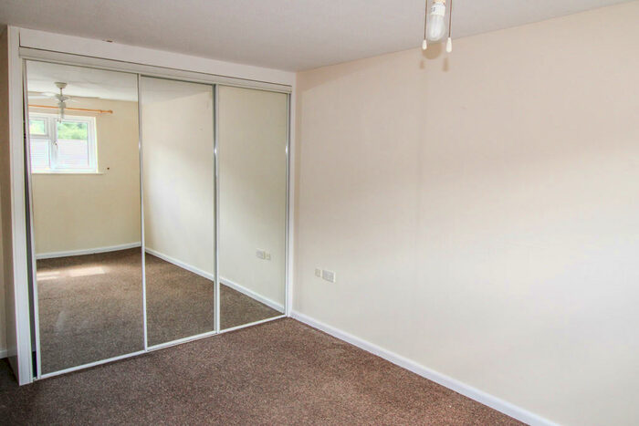 3 Bedroom Terraced House For Sale In Warneford Close, Toothill, SN5