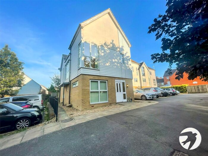 2 Bedroom Flat To Rent In Bluebell Drive, Sittingbourne, Kent, ME10