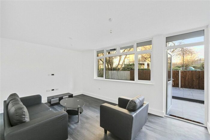 1 Bedroom Flat To Rent In Devonport Road, London W12