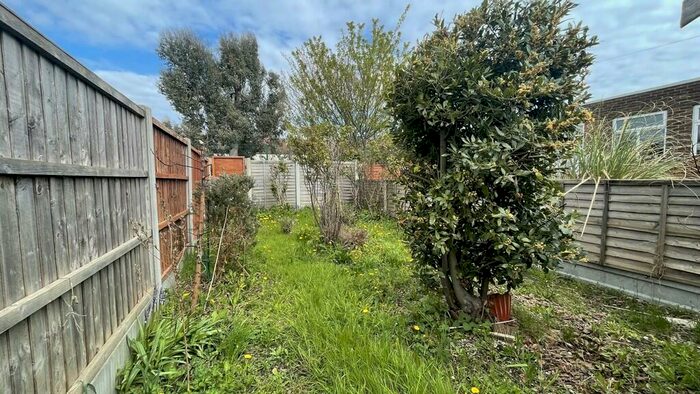 2 Bedroom Semi-Detached House For Sale In East Street, Southend-on-Sea, SS2