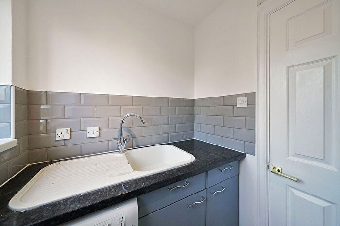 1 Bedroom Flat To Rent In Croft Street, London, SE8