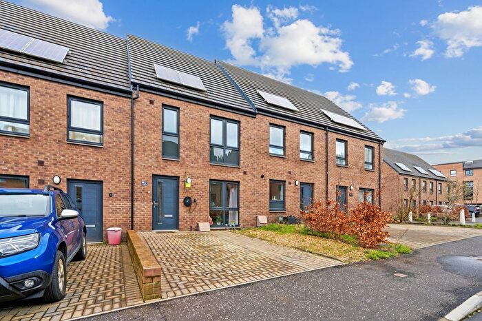 3 Bedroom Terraced House For Sale In Auldfield Gate, Pollokshaws, Glasgow, G43