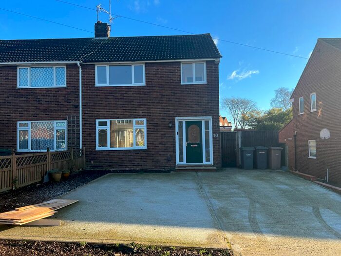 3 Bedroom Semi-Detached House To Rent In Ashwell Avenue, Luton, LU3