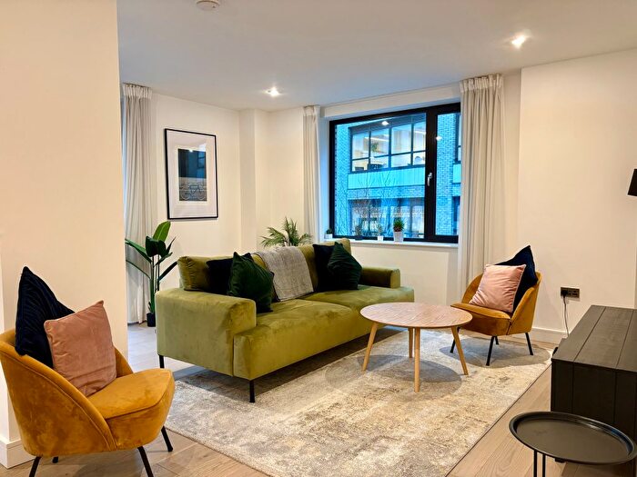 3 Bedroom Flat To Rent In Cremer Street, London, E2