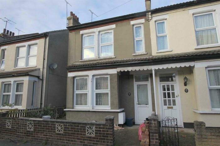 3 Bedroom Semi-Detached House To Rent In Guildford Road, Southend On Sea, SS2