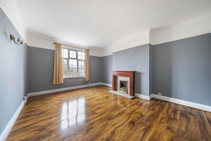 1 Bedroom Flat To Rent In Norbiton Hall, London Road, Kingston Upon Thames, KT2