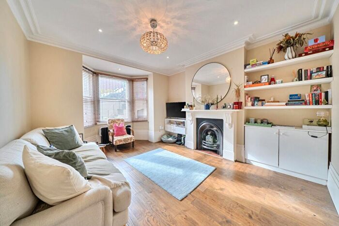3 Bedroom Flat For Sale In Chivalry Road, Battersea, London, SW11