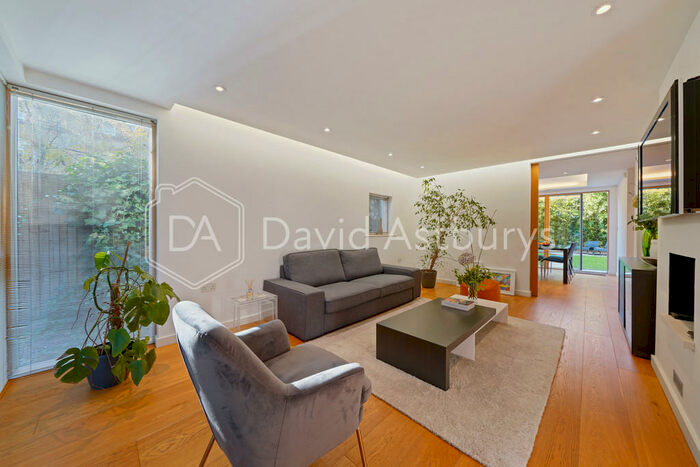 3 Bedroom Mews To Rent In Sloane Mews, Crouch End, London, N8