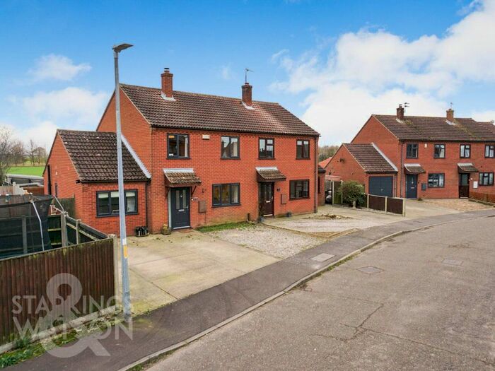 4 Bedroom Semi-Detached House For Sale In Youngs Crescent, Freethorpe, Norwich, NR13
