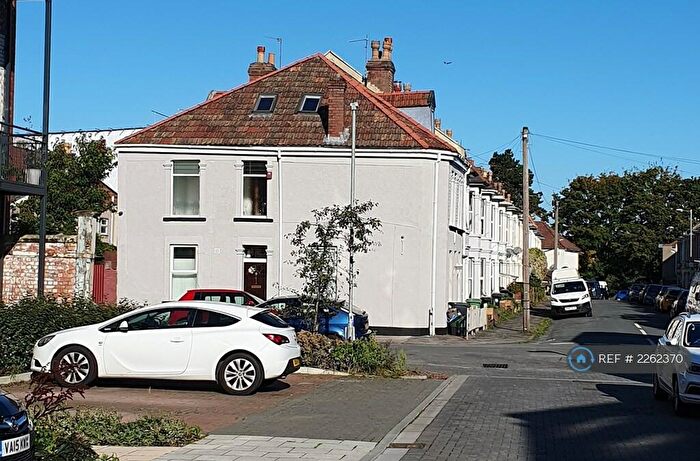 3 Bedroom Maisonette To Rent In Co-Operation Road, Bristol, BS5