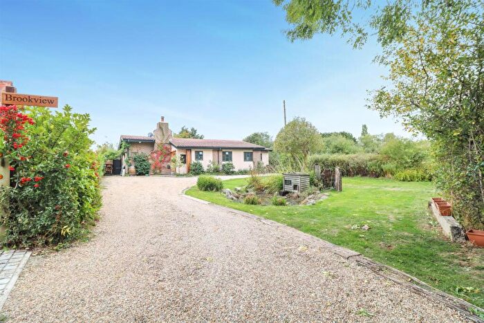 3 Bedroom Detached Bungalow For Sale In Marks Farm Lane, Rettendon Common, Chelmsford, CM3