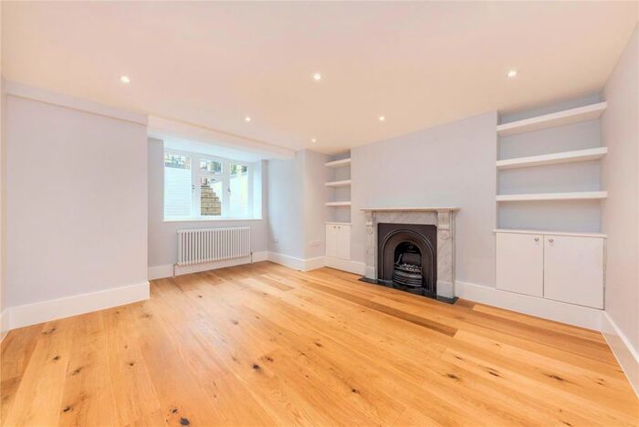 2 Bedroom Flat To Rent In Queens Drive, London, N4