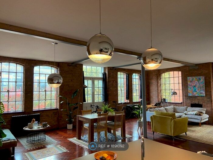 2 Bedroom Flat To Rent In Tower Bridge Road, London, SE1