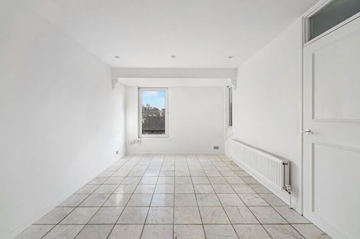 1 Bedroom Flat To Rent In Staveley Close, Islington, N7