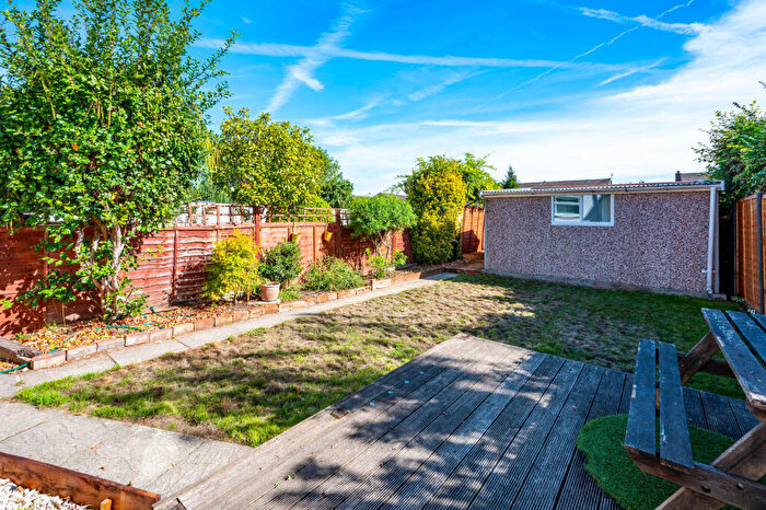 4 Bedroom Semi Detached House For Sale In Worplesdon Road, Guildford, GU2