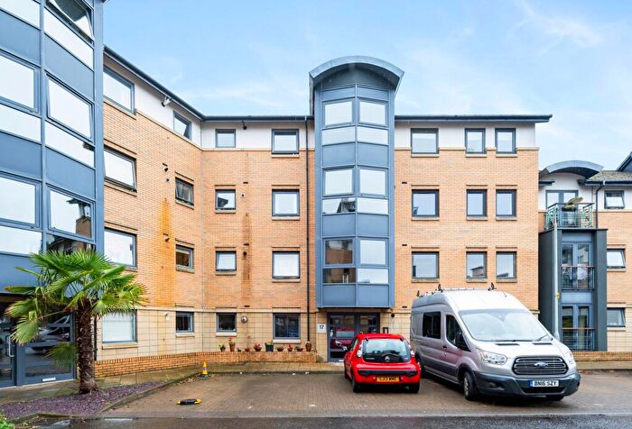 2 Bedroom Apartment For Sale In Rennie's Isle, Edinburgh, EH6