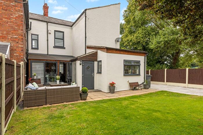 3 Bedroom Semi Detached House For Sale In Winwick Road, Warrington, WA2