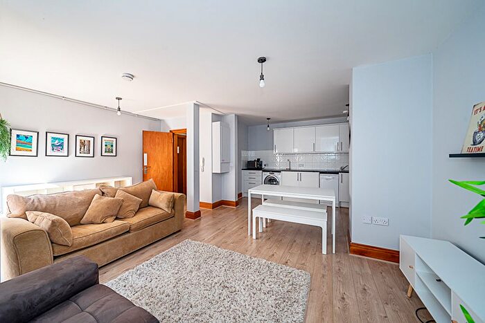 2 Bedroom Flat For Sale In Gordon Road, Ealing, W5