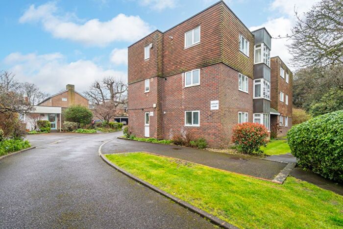 2 Bedroom Flat For Sale In Eastgate Court, The Hornet, Chichester, PO19