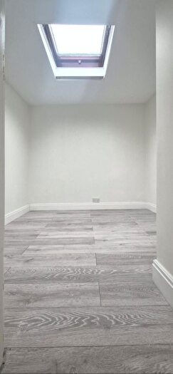 Studio To Rent In Beverley Gardens, London, NW11