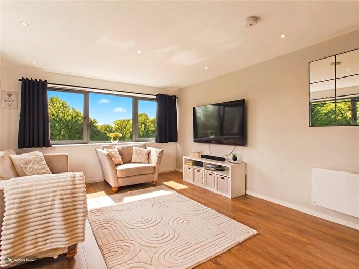 2 Bedroom Apartment For Sale In Hubert Road, Brentwood, Essex, CM14