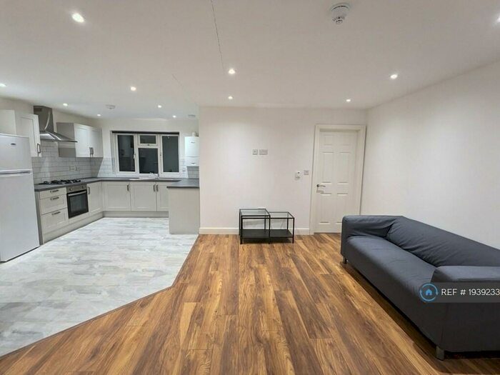 1 Bedroom Flat To Rent In Longmore Road, Solihull, B90