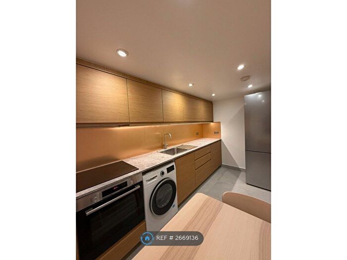 4 Bedroom Flat To Rent In North Gower Street, London, NW1