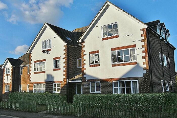 2 Bedroom Flat For Sale In Latham Court, Knaphill, GU21