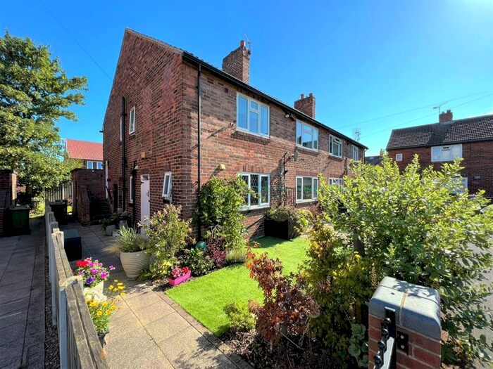 2 Bedroom Flat For Sale In Huntwick Avenue, Featherstone, Pontefract, WF7