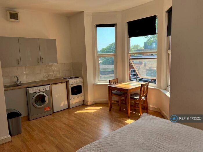 Studio To Rent In Thornlaw Road, London, SE27