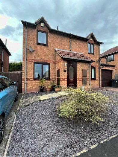 2 Bedroom Semi-Detached House To Rent In North End Drive, Harlington, DN5