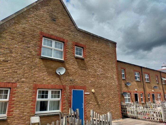 2 Bedroom Apartment To Rent In Marketfield Way, Redhill, RH1