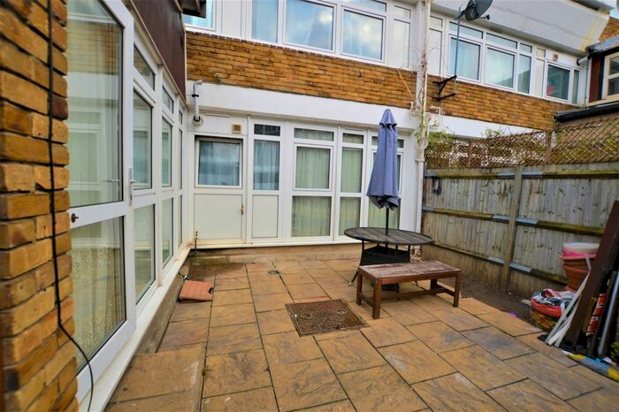 3 Bedroom Maisonette To Rent In Flaxman Road, London, SE5