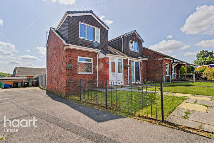 2 Bedroom Semi-Detached House For Sale In Ledbury Croft, Leeds, LS10