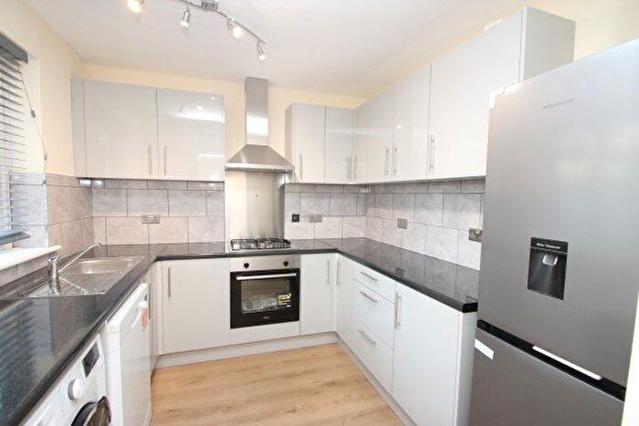 2 Bedroom Flat To Rent In Addiscombe Road, Croydon, CR0