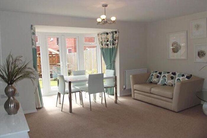 3 Bedroom Semi-Detached House To Rent In Kenbrook Road, Nottingham, NG15