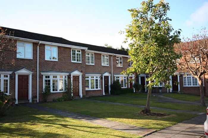 3 Bedroom Terraced House To Rent In Lower Edgeborough Road, Guildford, GU1