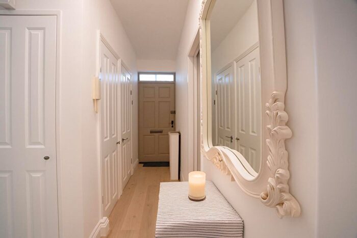 2 Bedroom Flat For Sale In New North Street, London, WC1N
