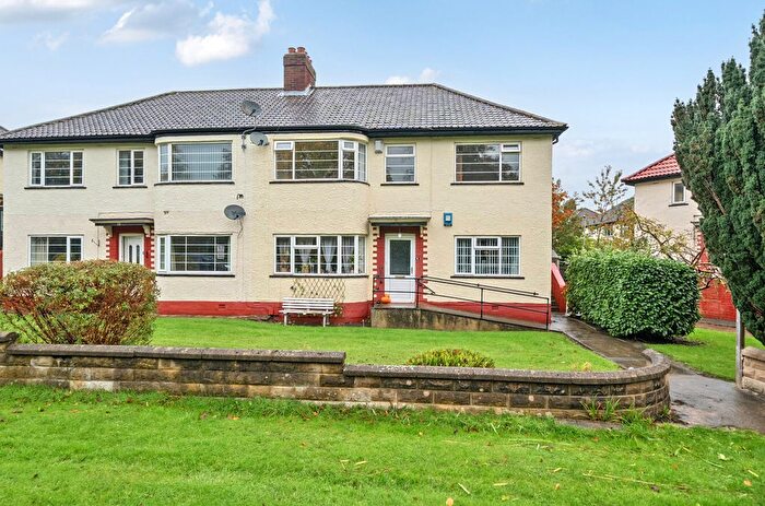 2 Bedroom Flat For Sale In New Adel Lane, Leeds, West Yorkshire, LS16