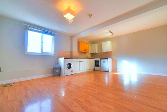 House To Rent In High Street, Chesham, HP5